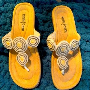 Minnetonka sandals size 7